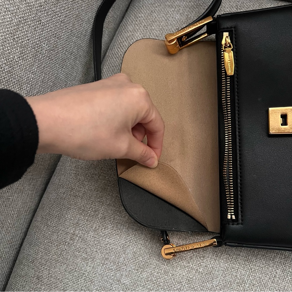 Charles & Keith black KOA push lock - Picture 7 of 7